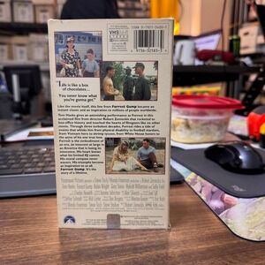 Forrest Gump VHS Movie Tape 1994 Tom Hanks Classic Film Paramount Pictures